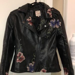 Embroidered leather jacket 💕